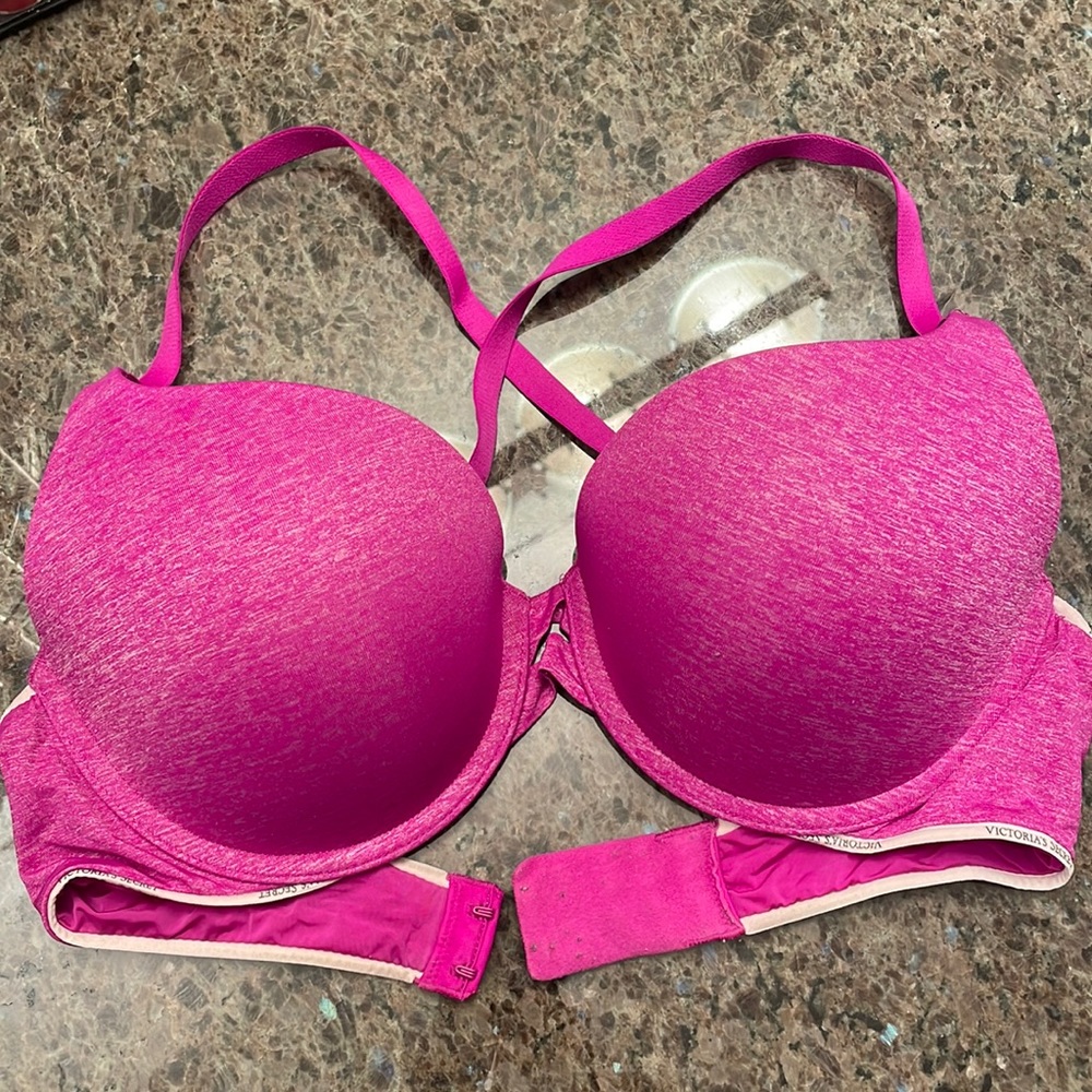 Used- Victoria secret padded push up bra. Size 34D